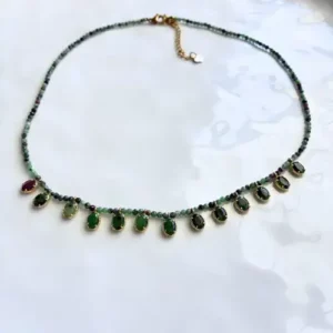 Composition collier bijoux pierres